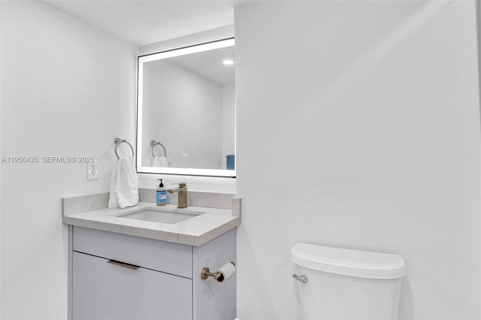 2625 Collins Ave 1109 photo 8