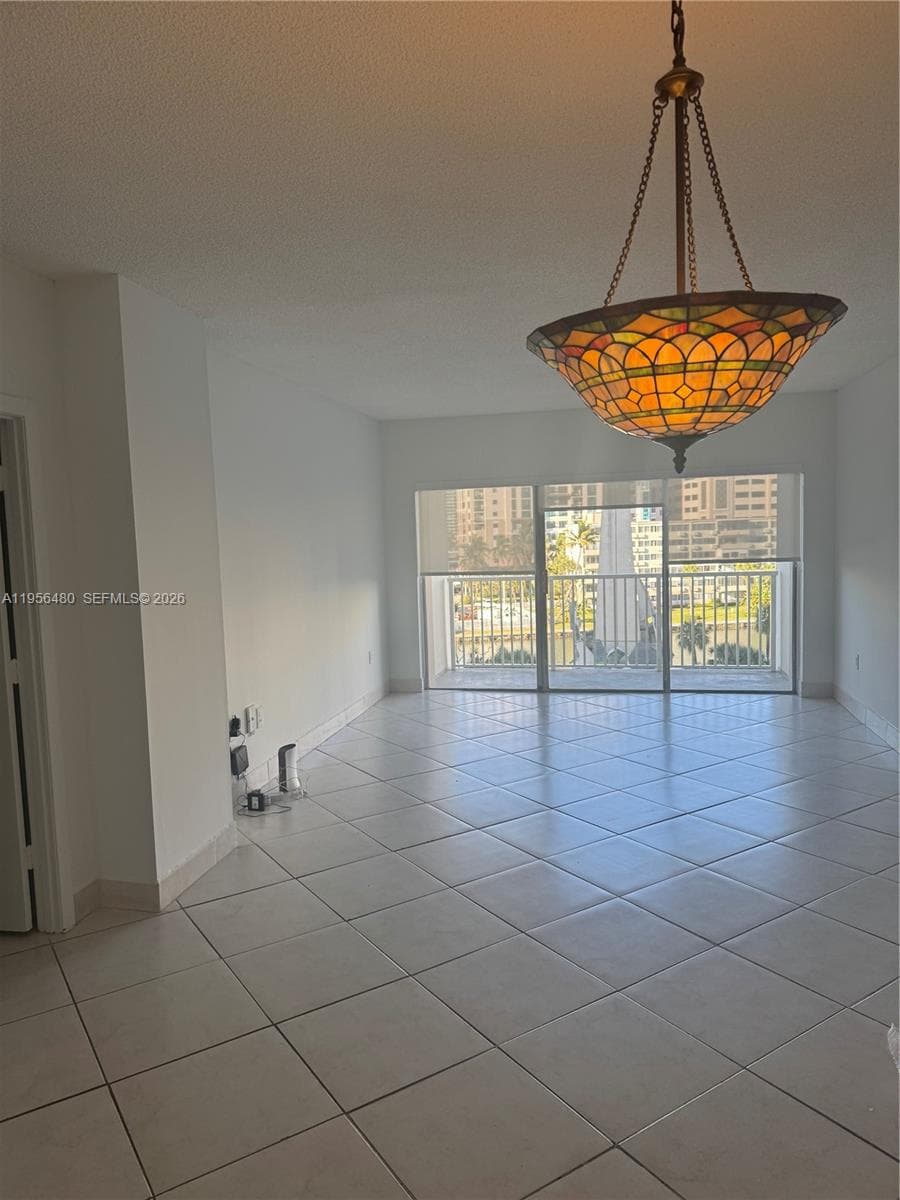300 Bayview Dr 501 photo 2