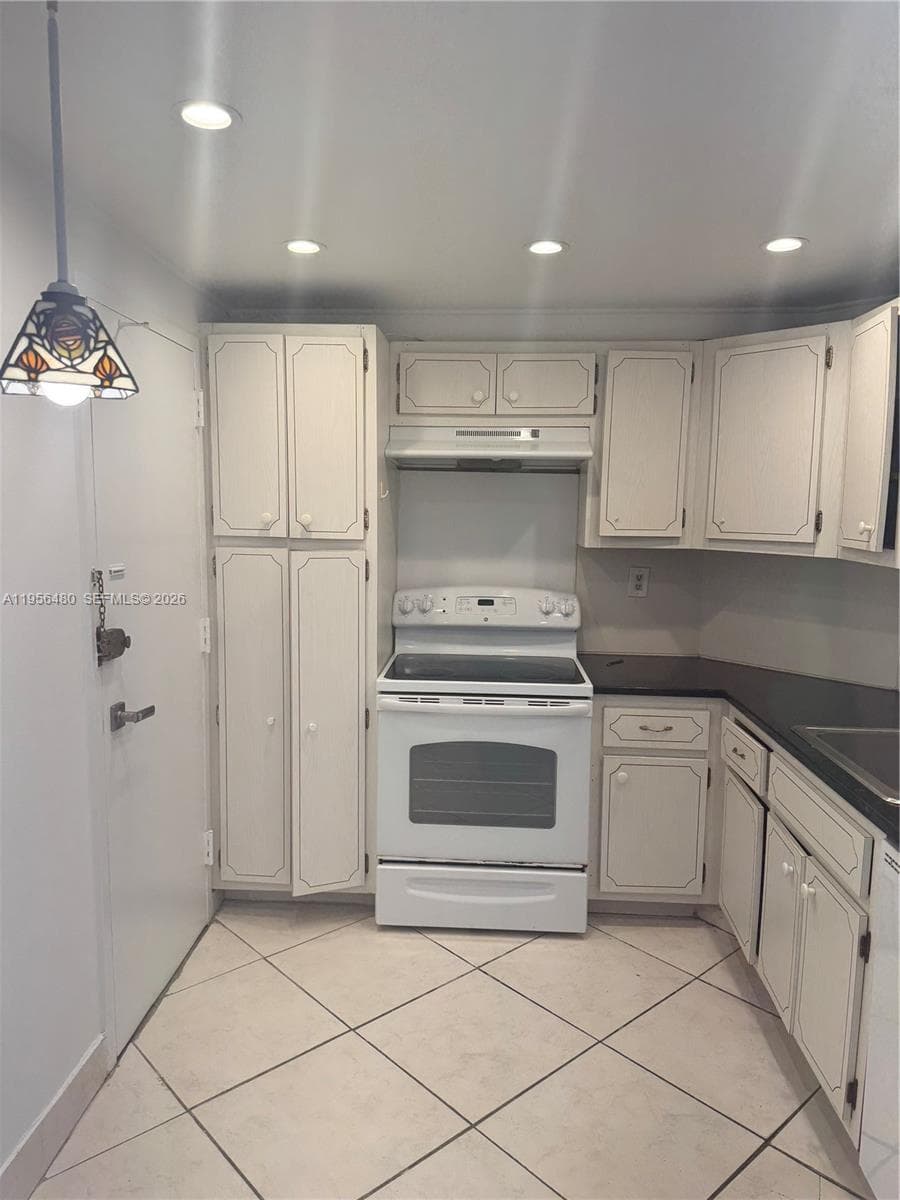 300 Bayview Dr 501 photo 3
