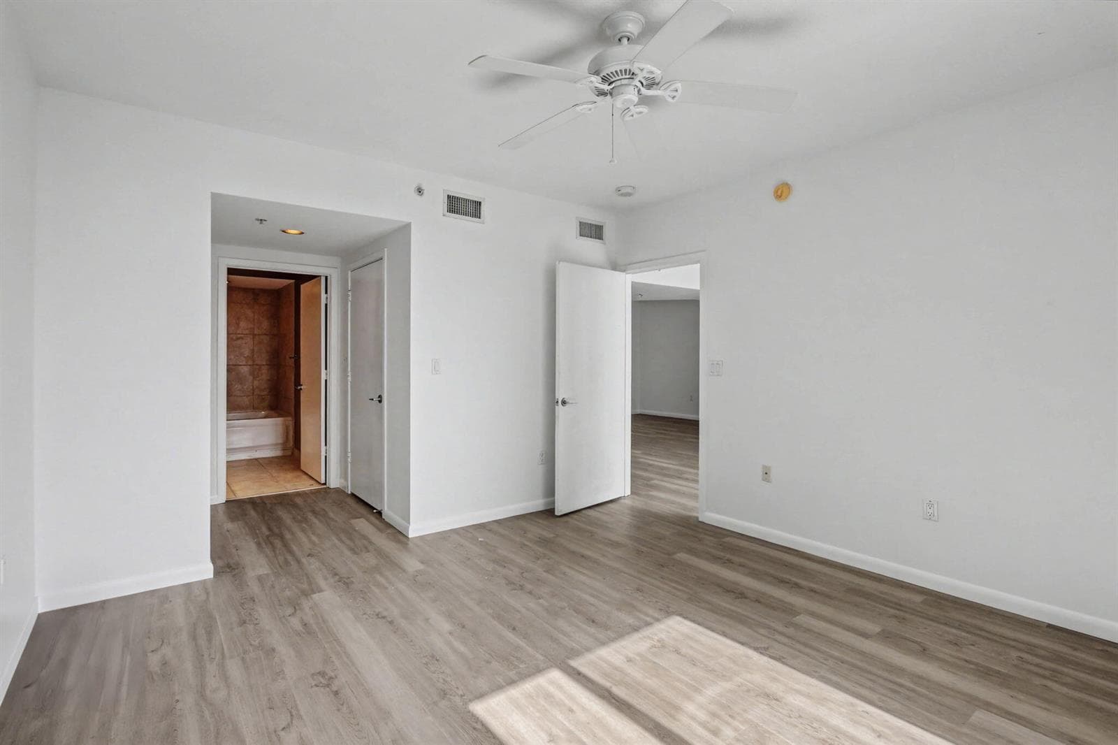 1551 N Flagler Drive 1514 photo 17