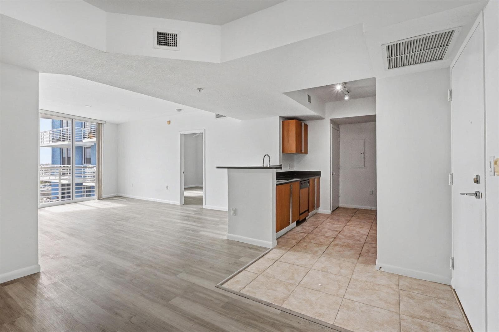 1551 N Flagler Drive 1514 photo 4