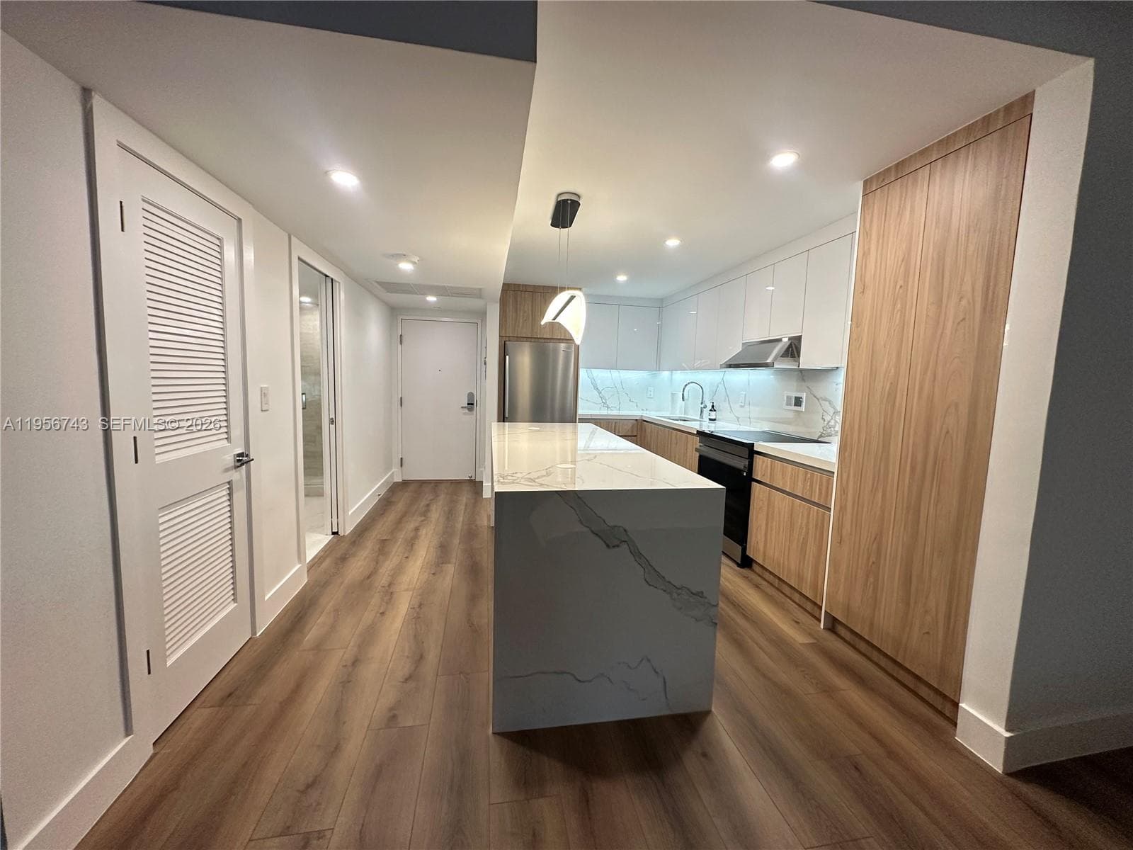 2301 Collins Ave 1421 photo 4