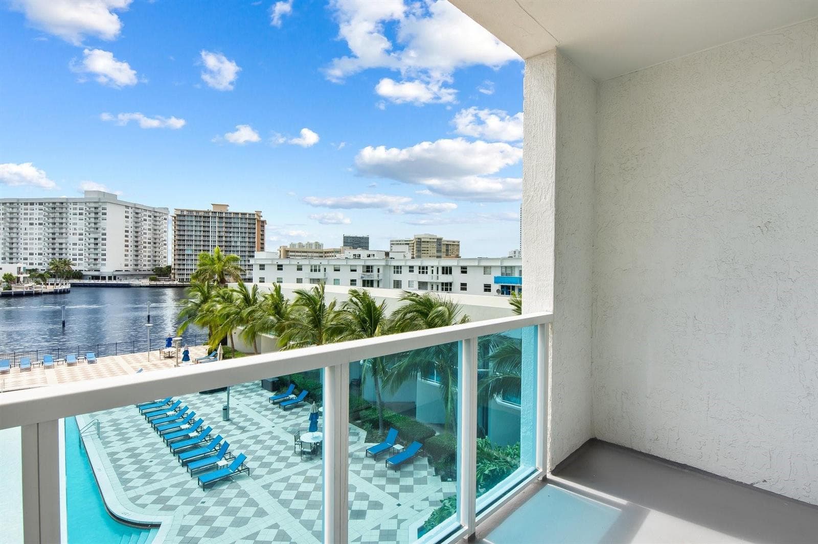1945 S Ocean Drive 307 photo 2