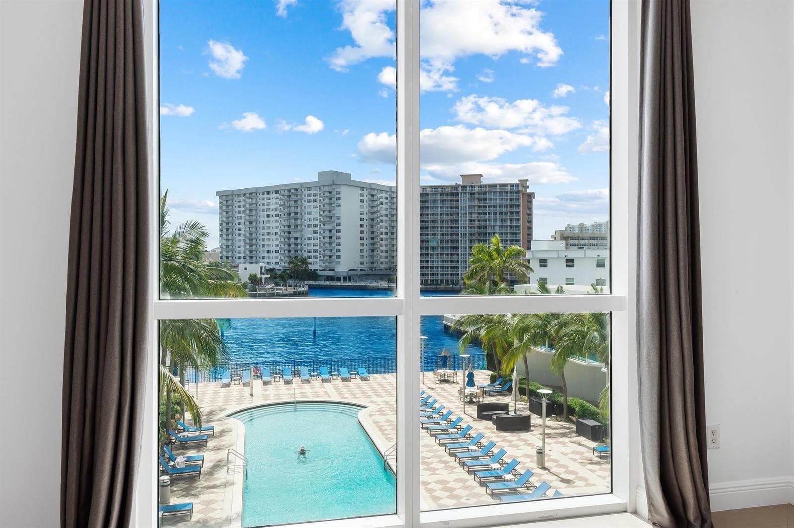 1945 S Ocean Drive 307 photo 1