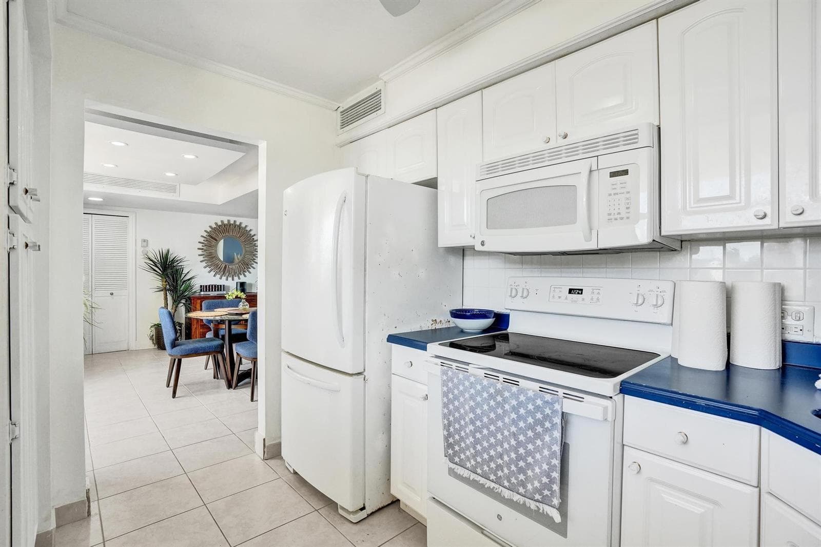 132 Lakeshore Drive 317 photo 15
