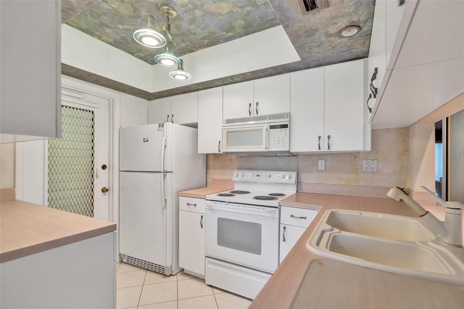 3000 NE 48th Street 206 photo 10