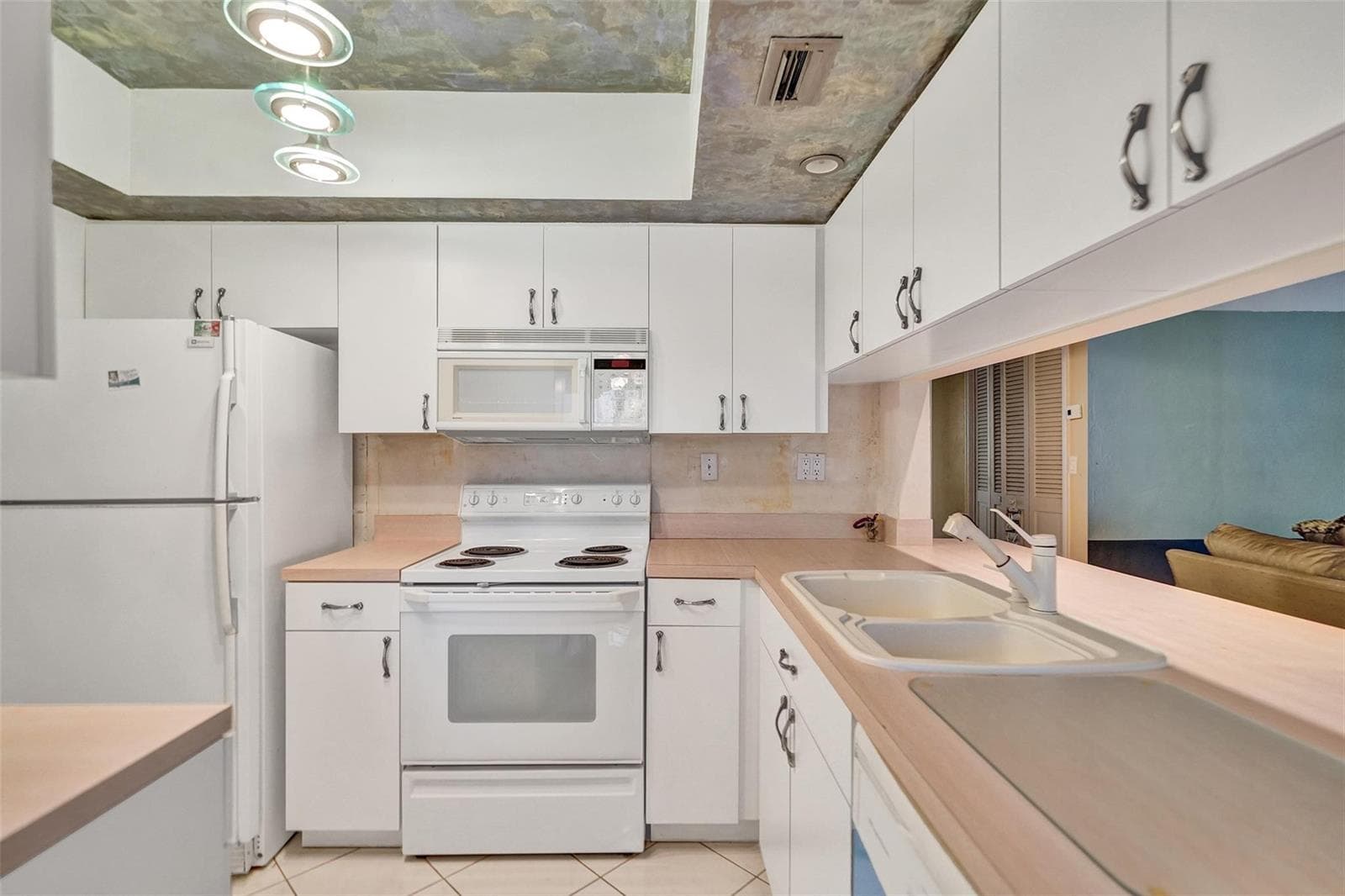 3000 NE 48th Street 206 photo 11