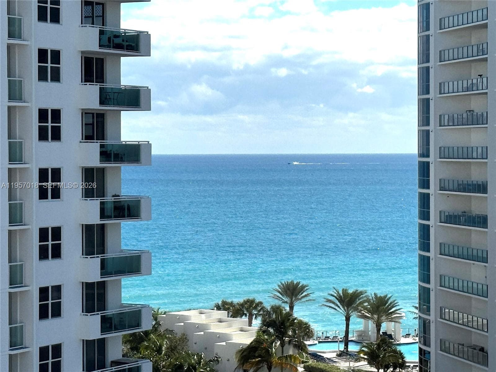 3000 S OCEAN DR 1006 photo 3