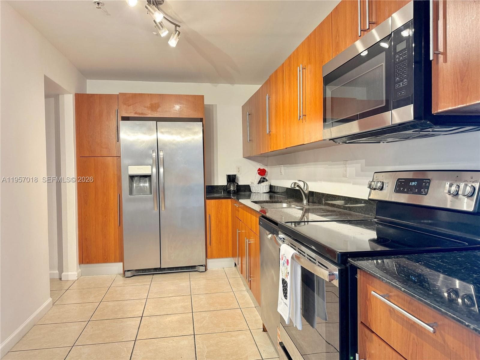 3000 S OCEAN DR 1006 photo 11
