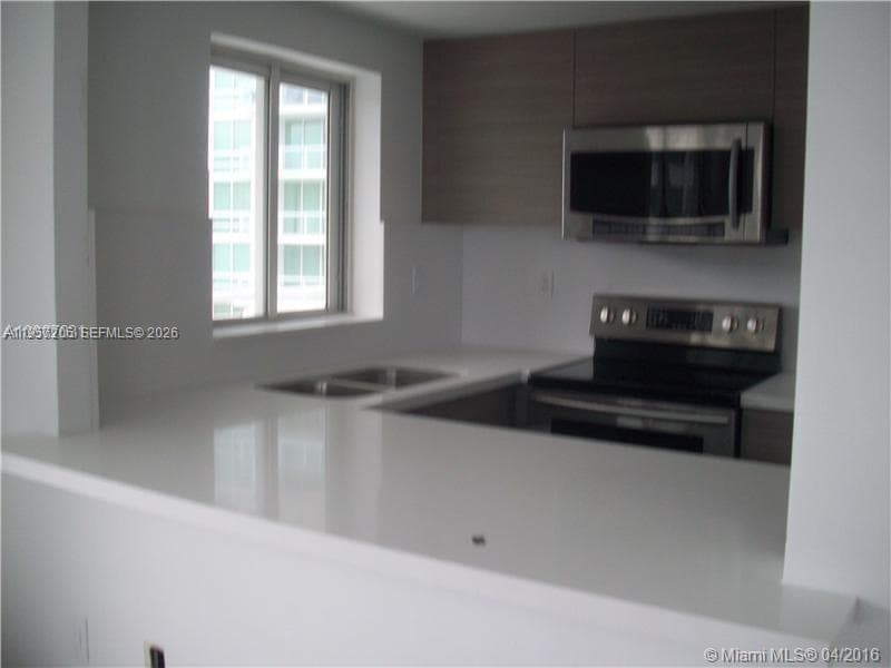 1402 Brickell Bay Dr 1103 photo 3