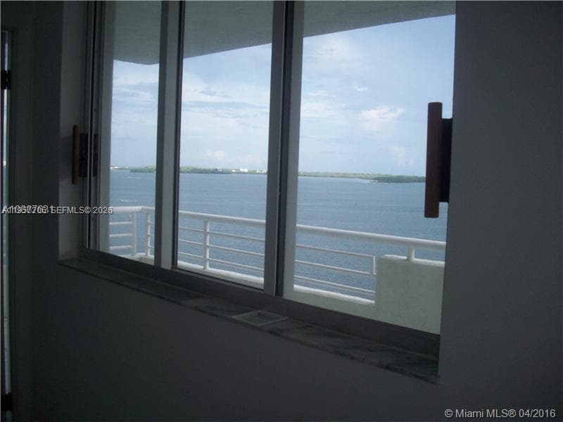 1402 Brickell Bay Dr 1103 photo 4
