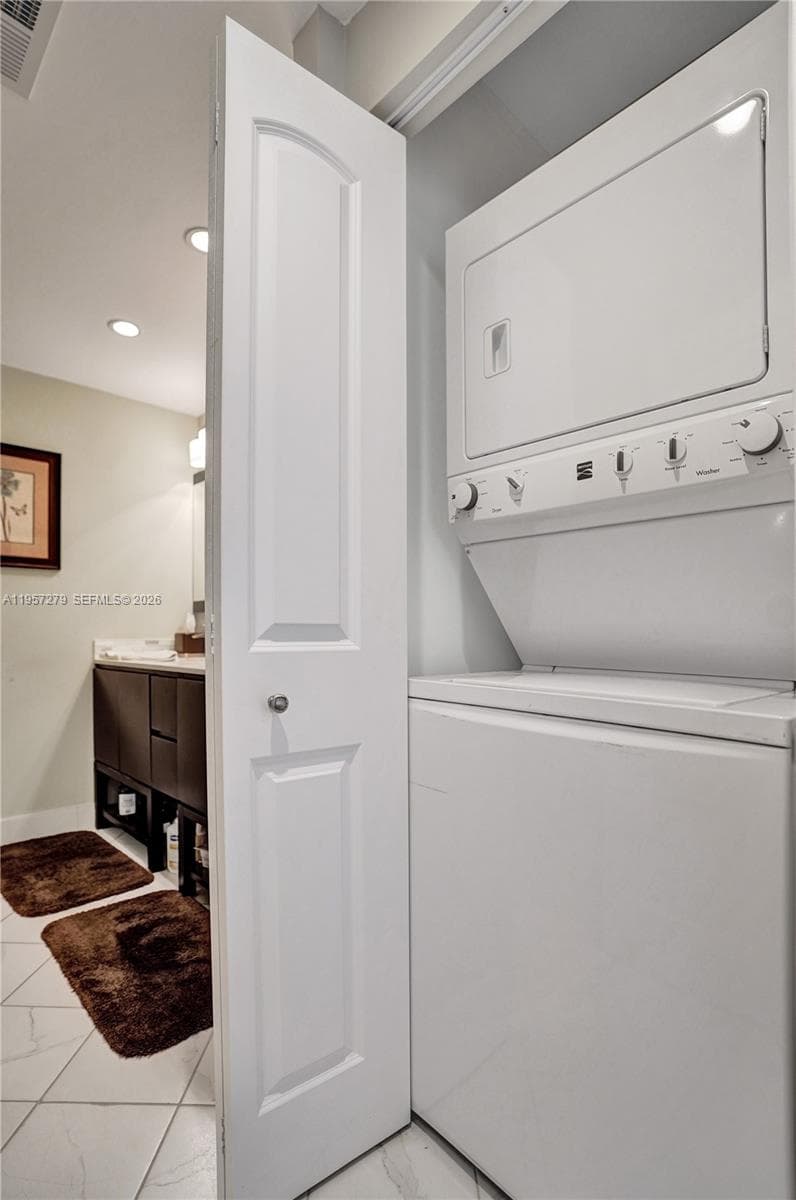 1301 E Hillsboro Blvd 307 photo 23