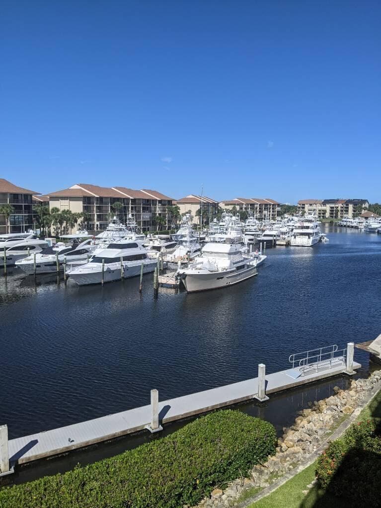 1301 Seafarer Circle 402 photo 2
