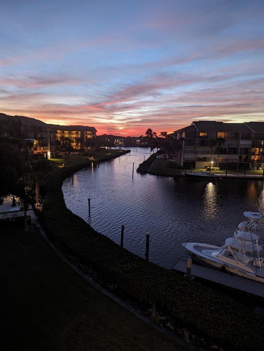 1301 Seafarer Circle 402 photo 9