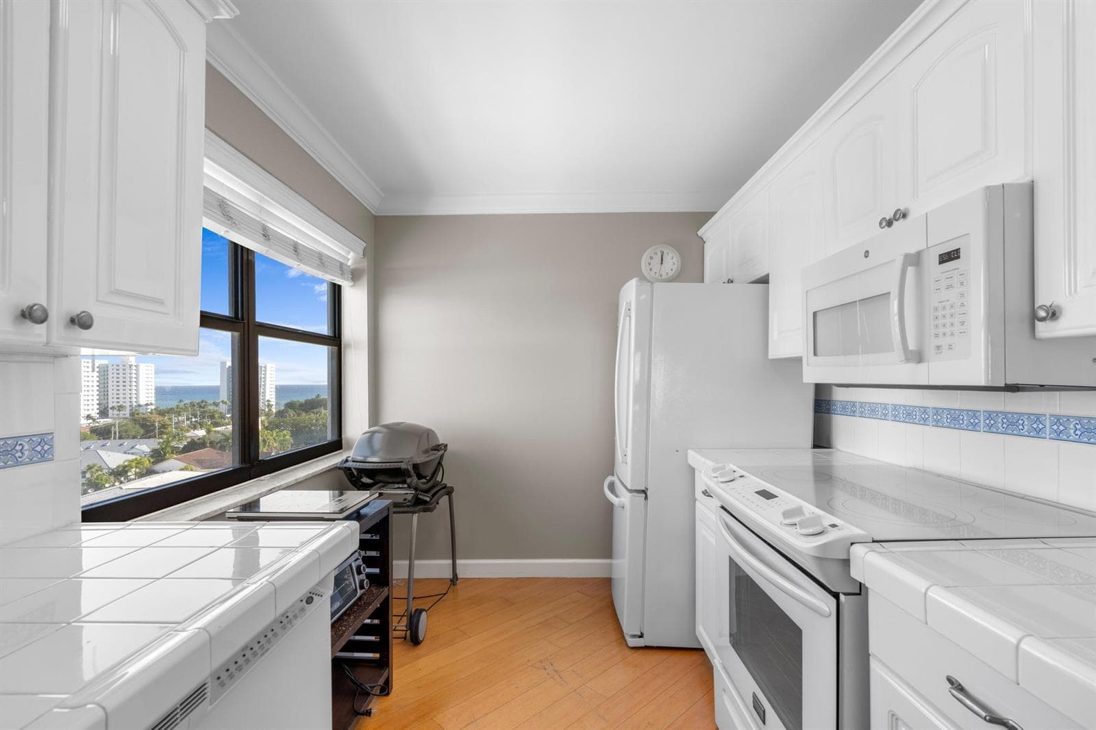 1401 N Riverside Drive 1007 photo 12