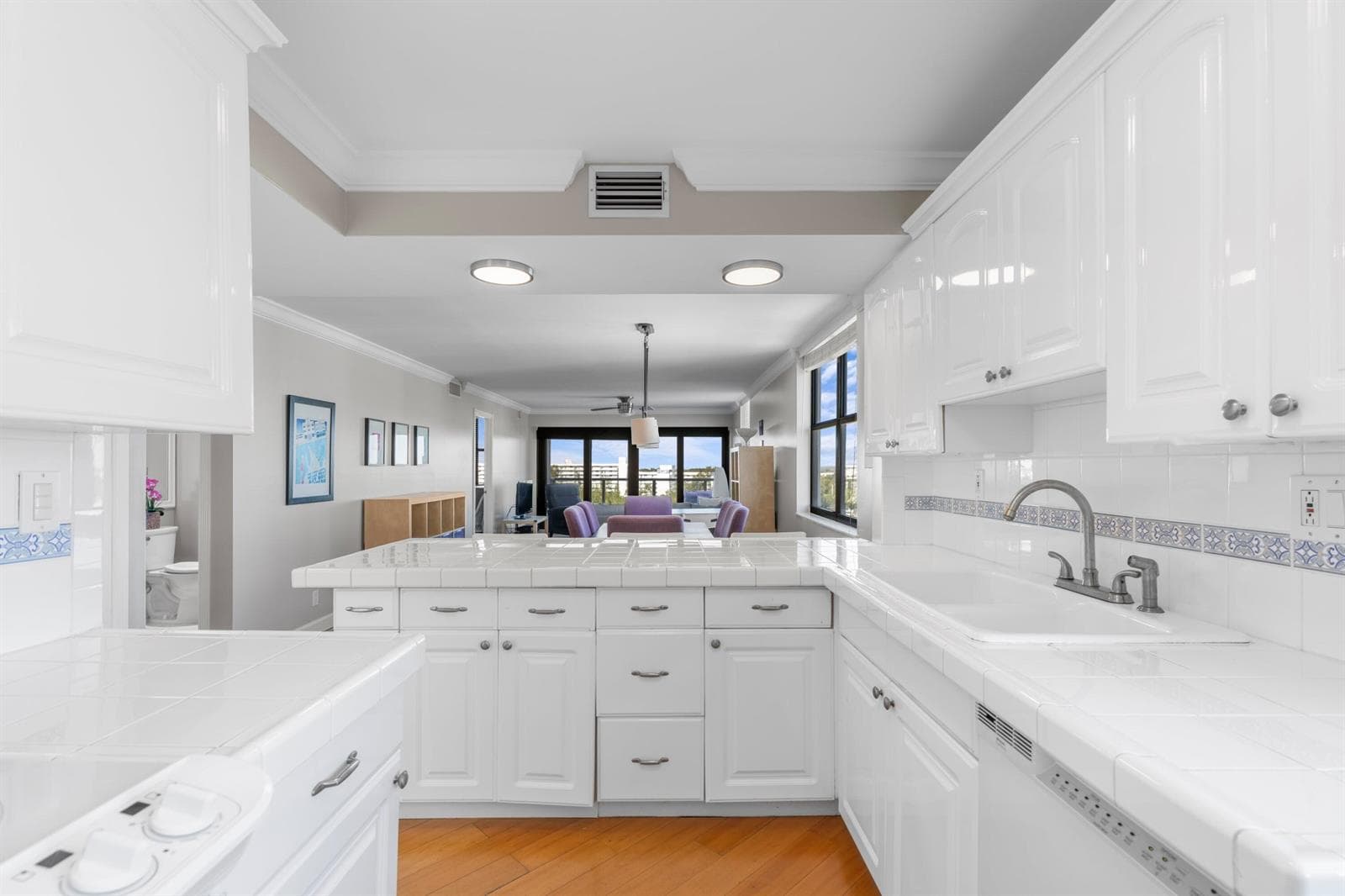1401 N Riverside Drive 1007 photo 10