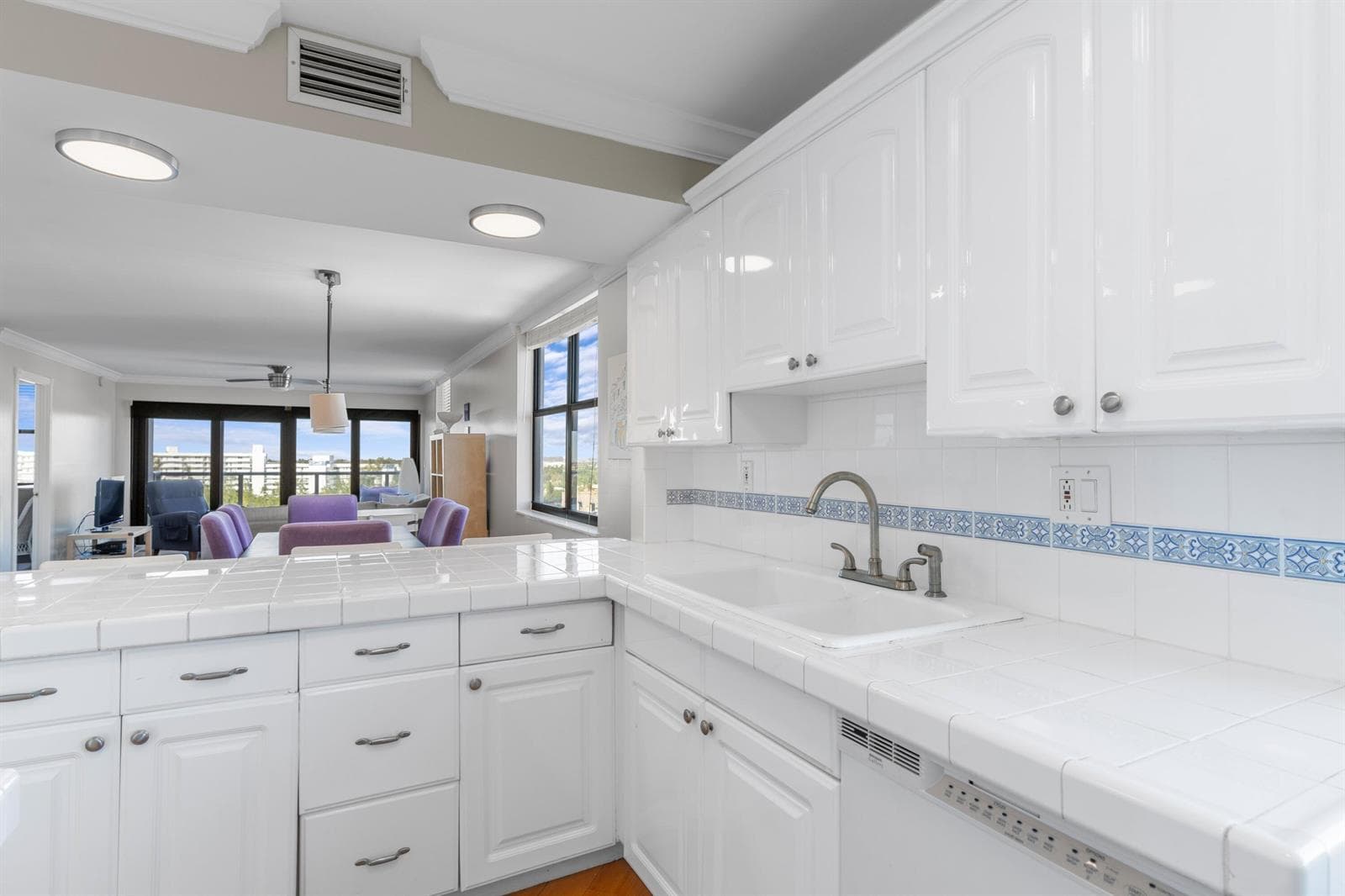 1401 N Riverside Drive 1007 photo 11
