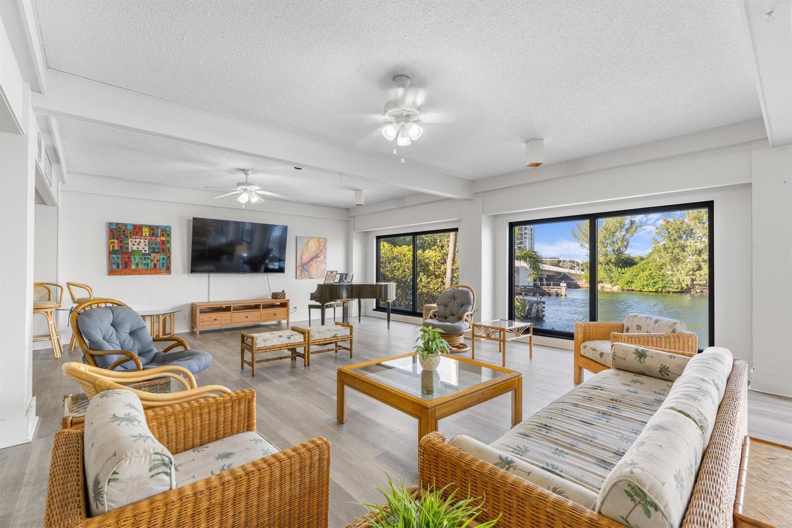 1401 N Riverside Drive 1007 photo 19