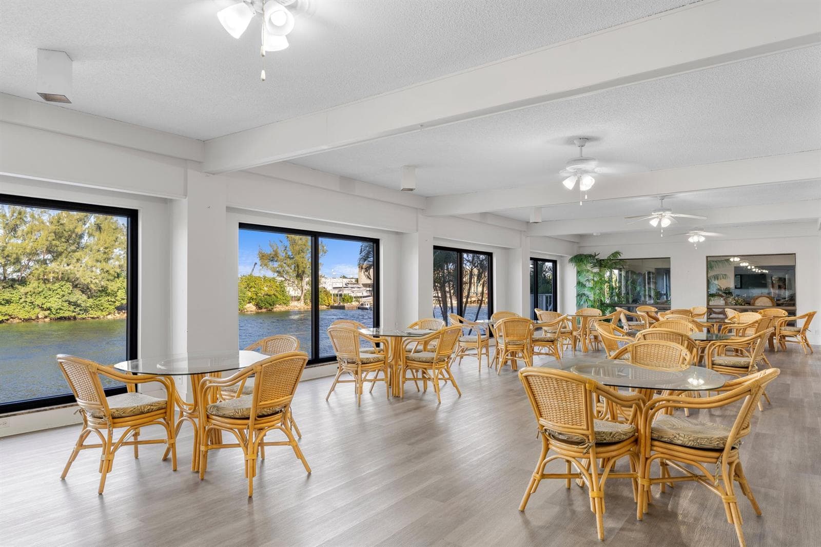 1401 N Riverside Drive 1007 photo 21