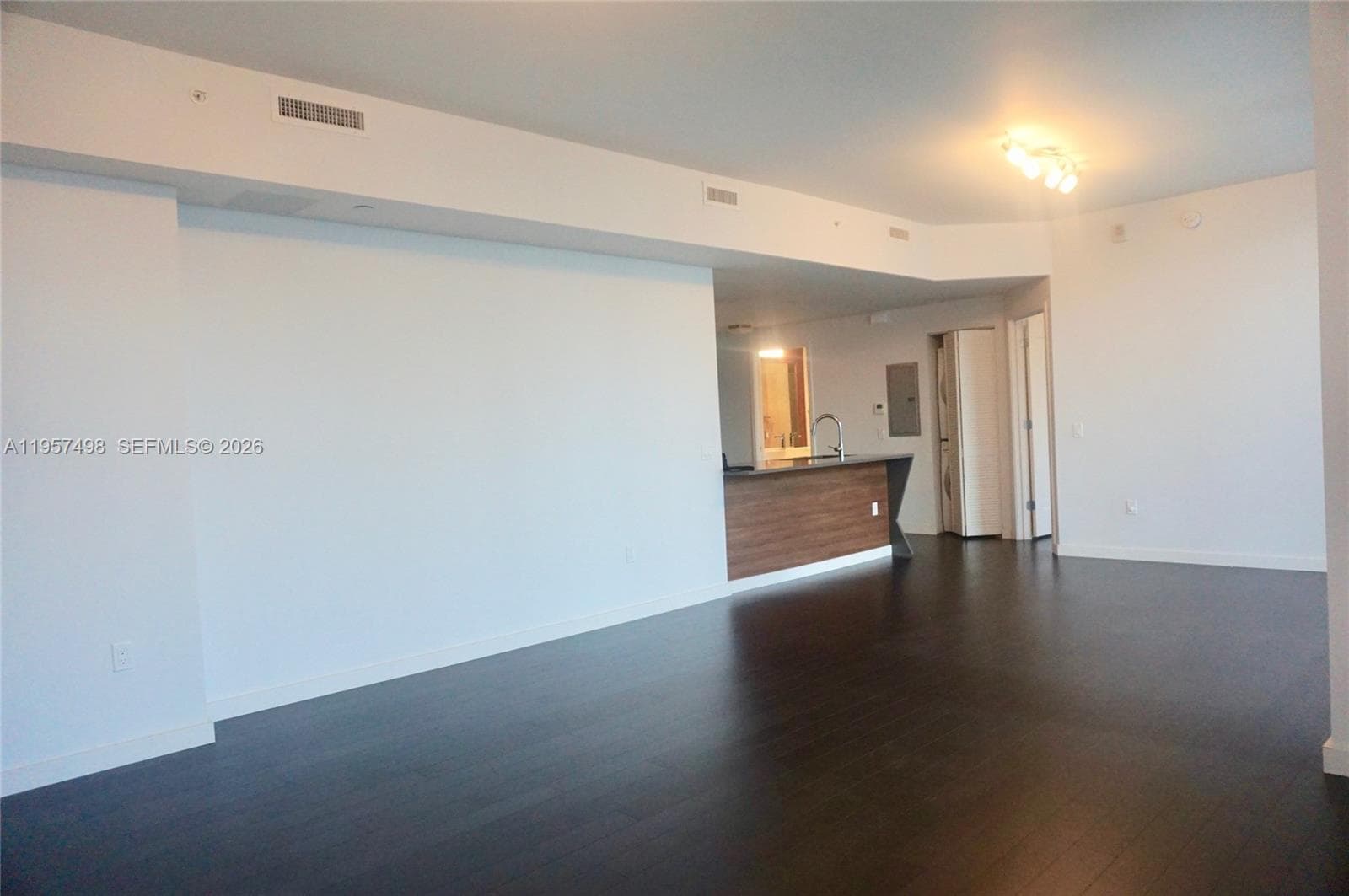 601 NE 27TH ST 1706 photo 3