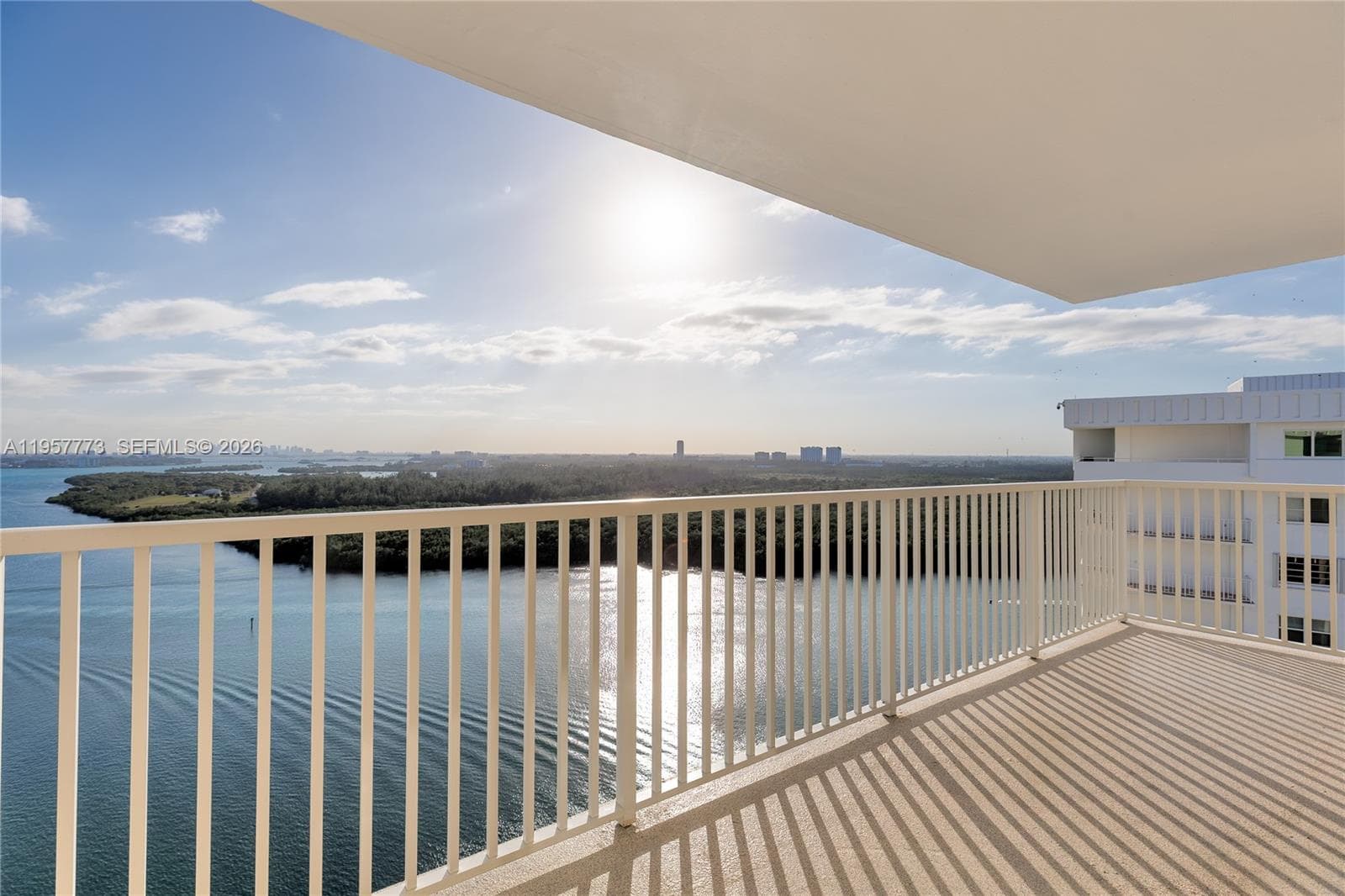 300 Bayview Dr PH-06 photo 2