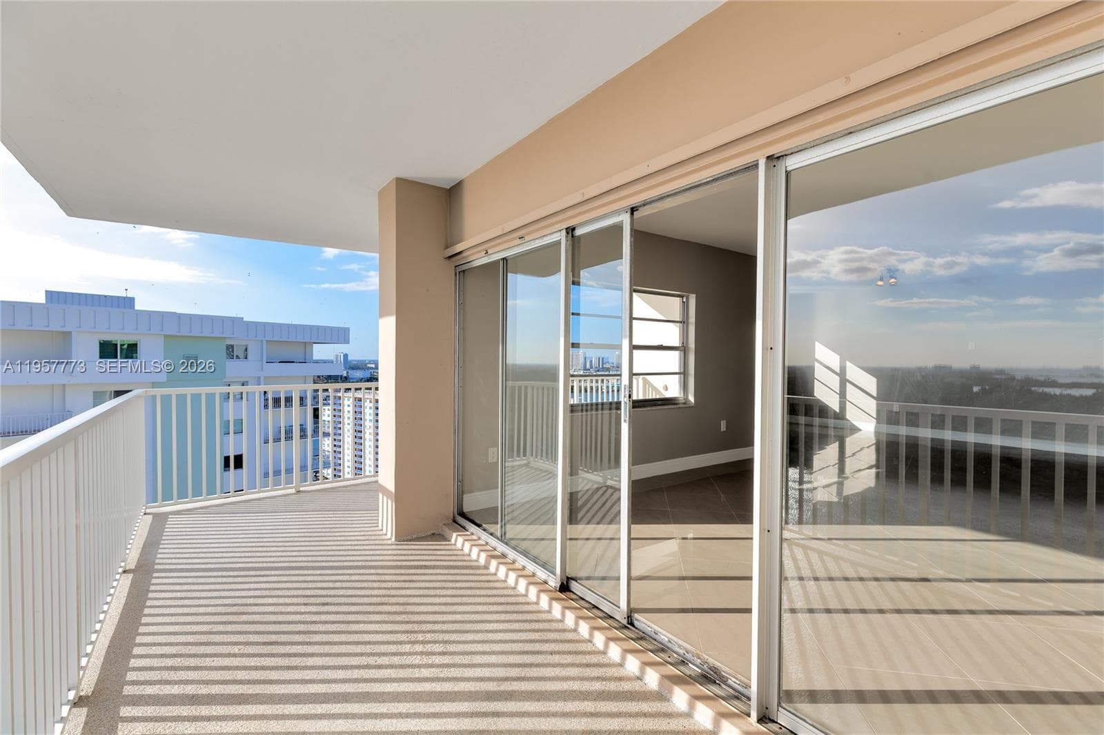 300 Bayview Dr PH-06 photo 6