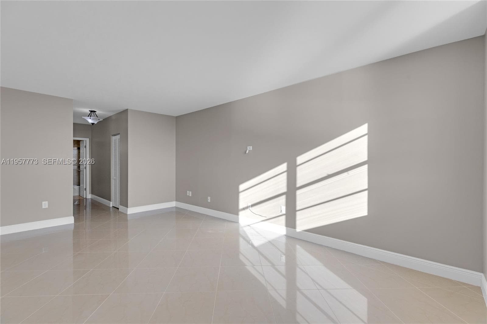 300 Bayview Dr PH-06 photo 17