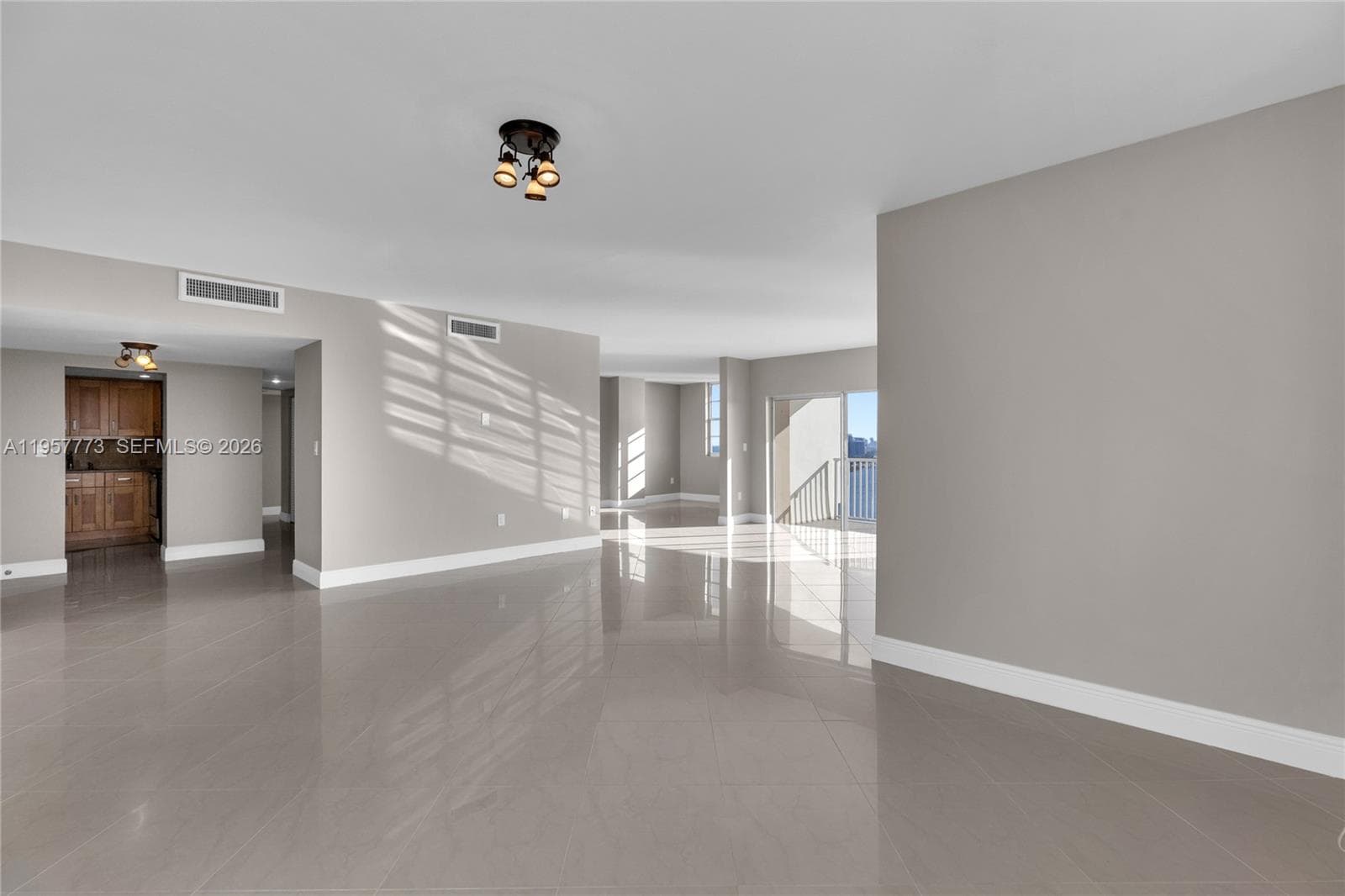 300 Bayview Dr PH-06 photo 12