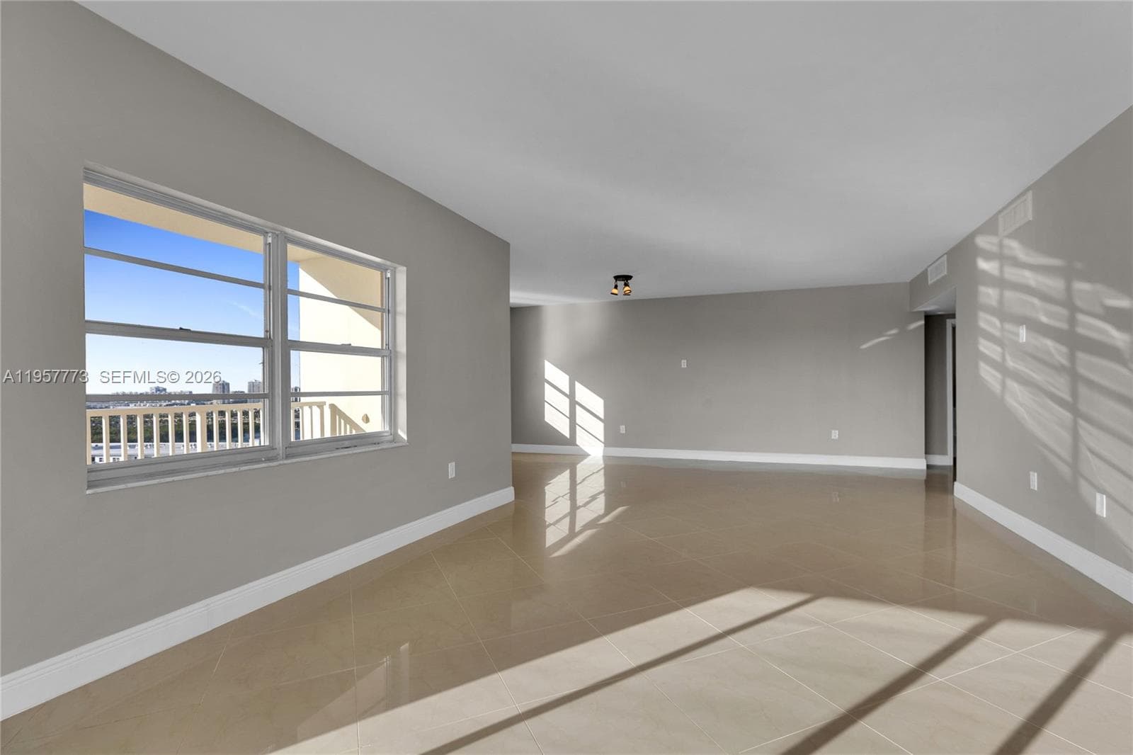 300 Bayview Dr PH-06 photo 22