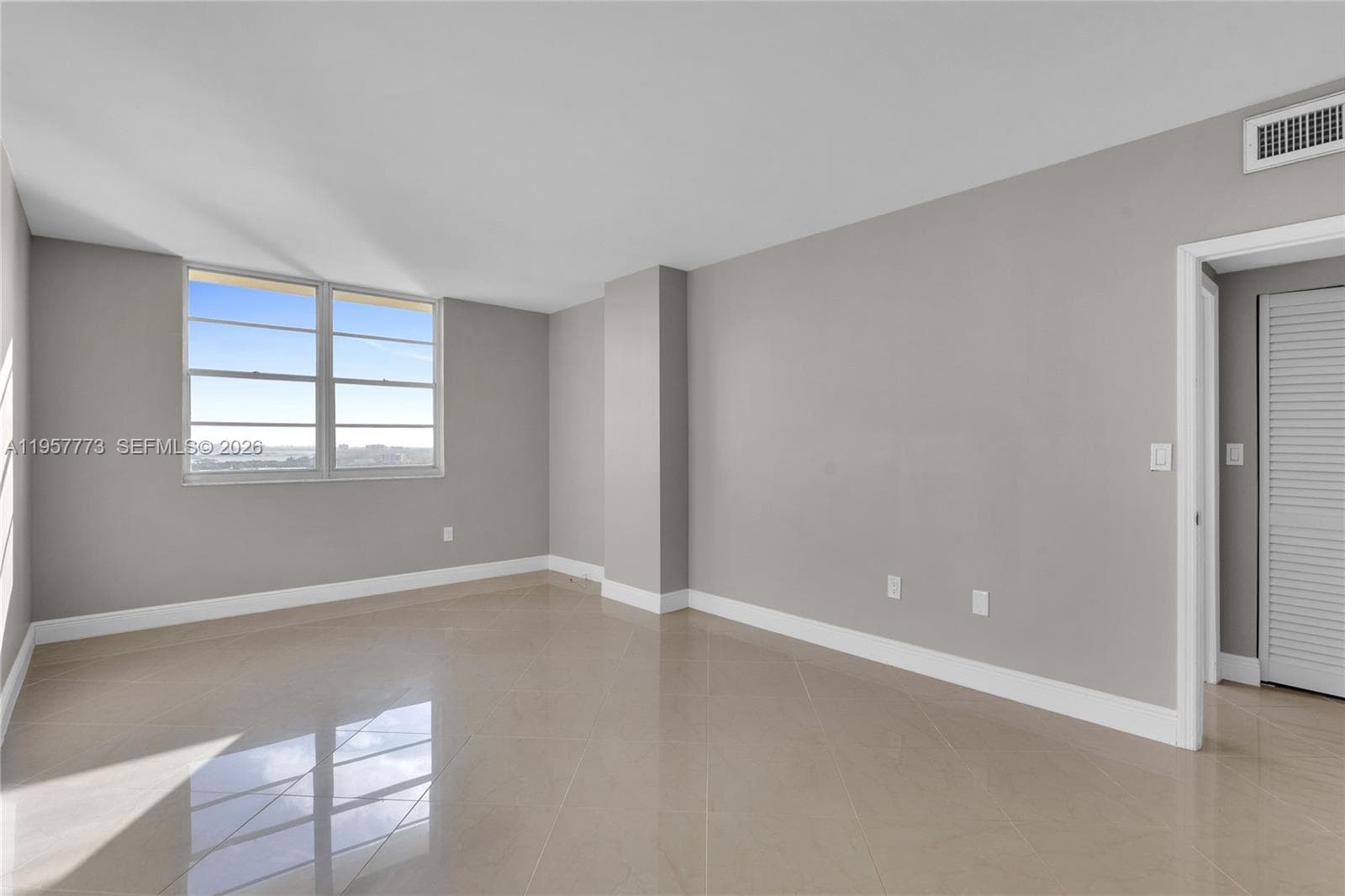 300 Bayview Dr PH-06 photo 18