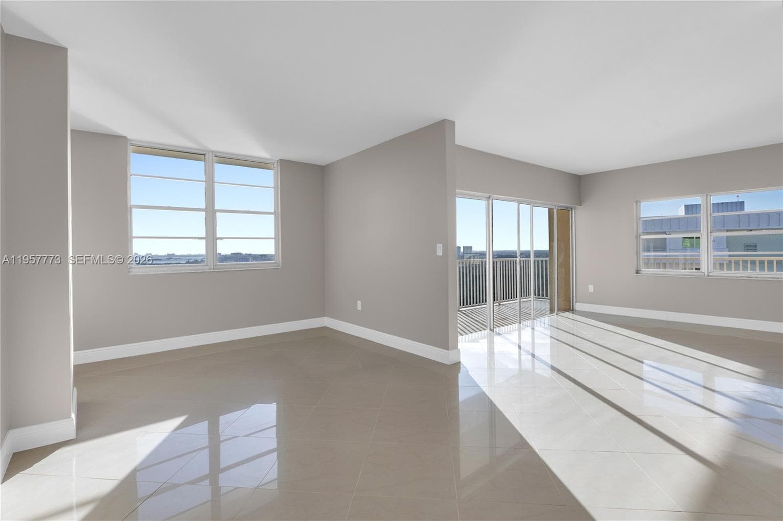 300 Bayview Dr PH-06 photo 15
