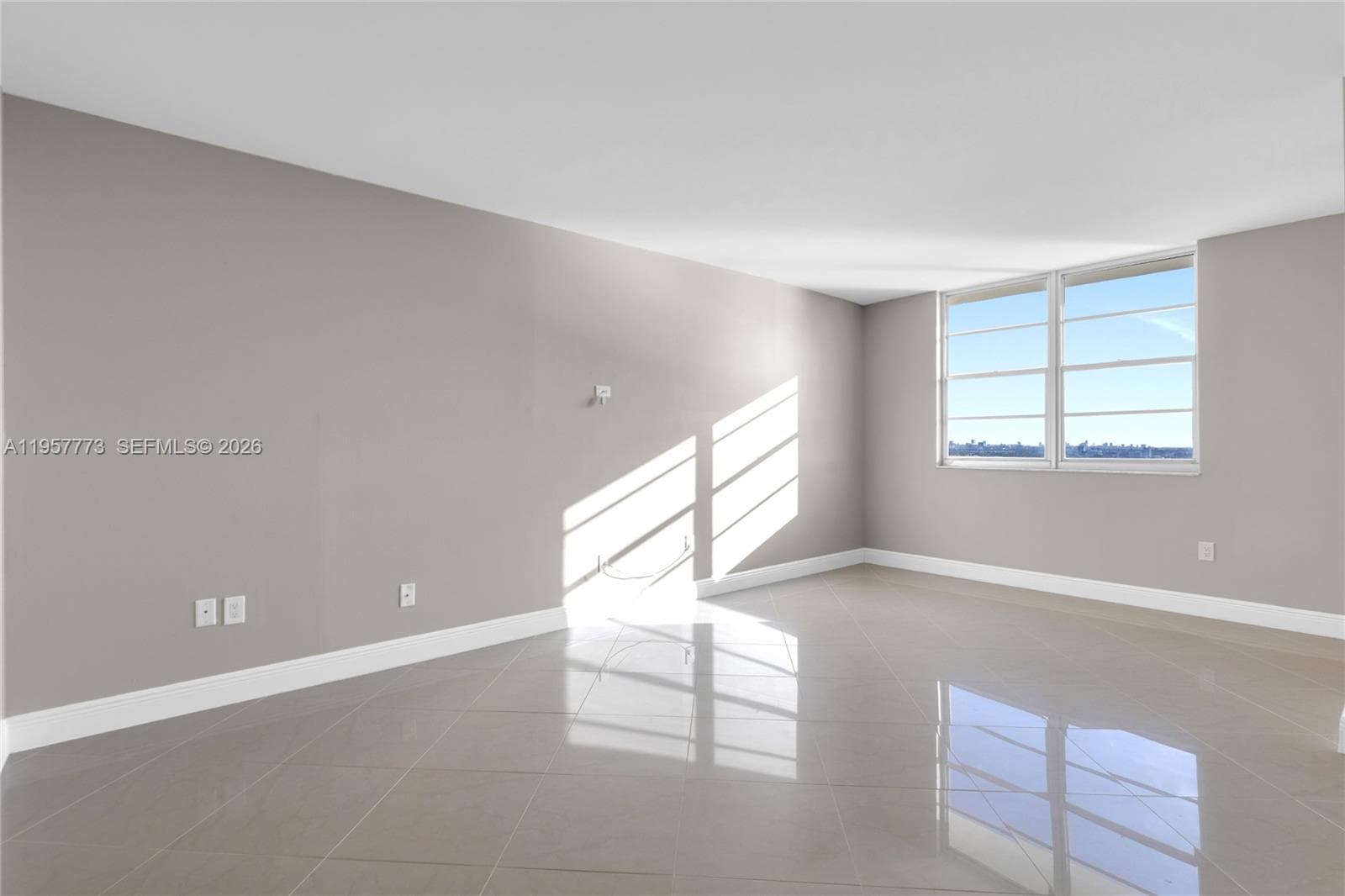 300 Bayview Dr PH-06 photo 19