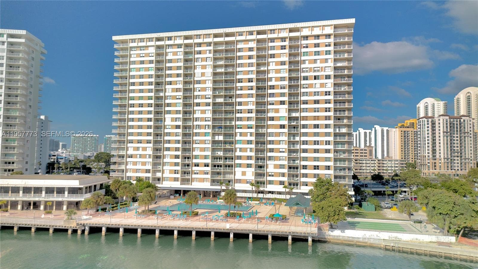 300 Bayview Dr PH-06 photo 4