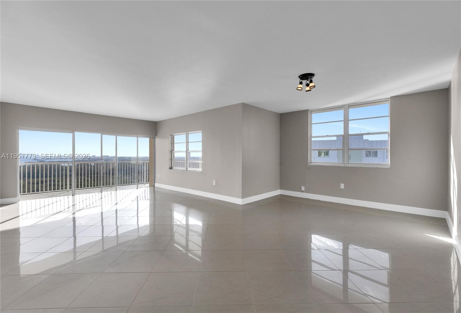 300 Bayview Dr PH-06 photo 8