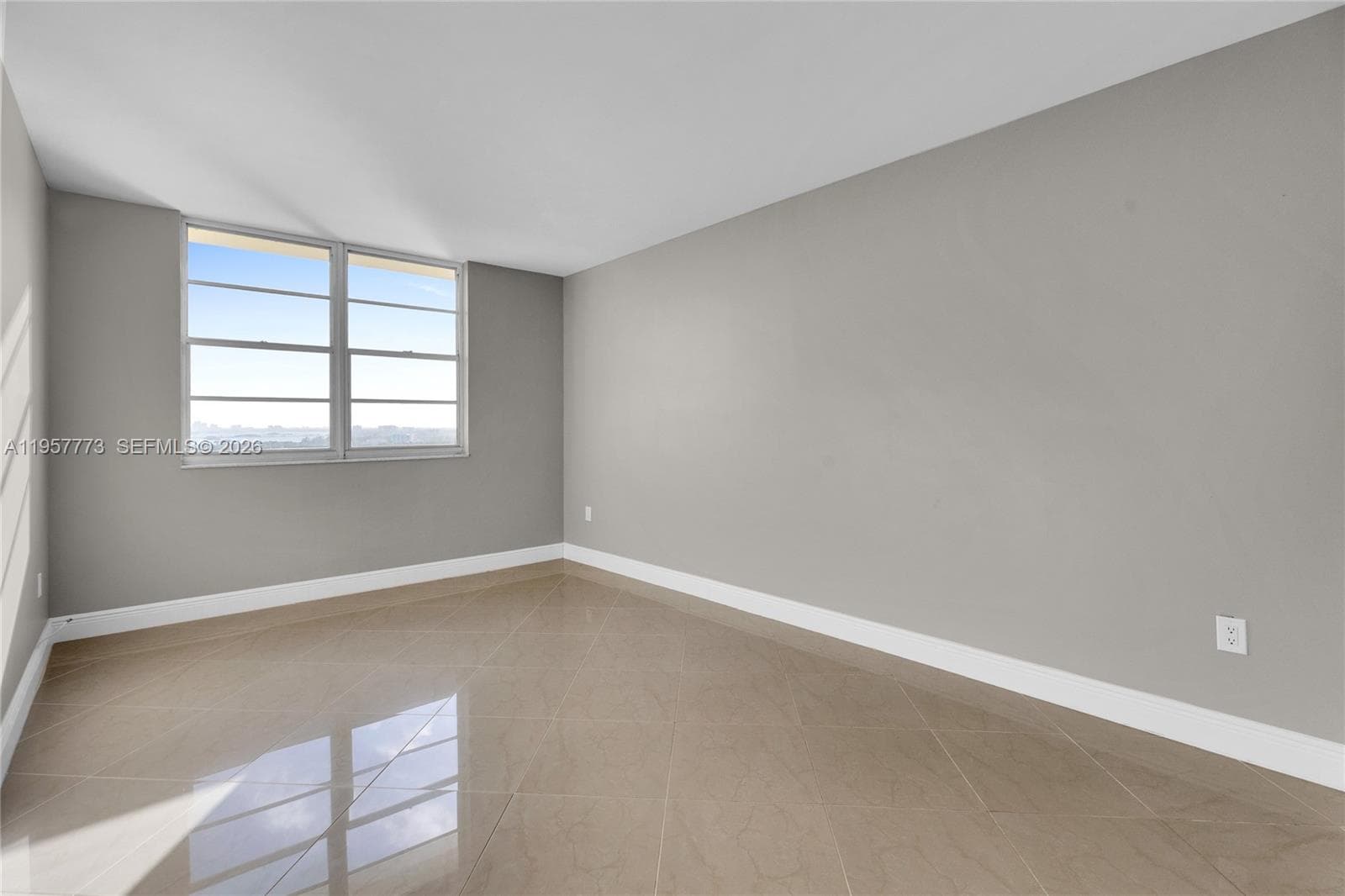 300 Bayview Dr PH-06 photo 21