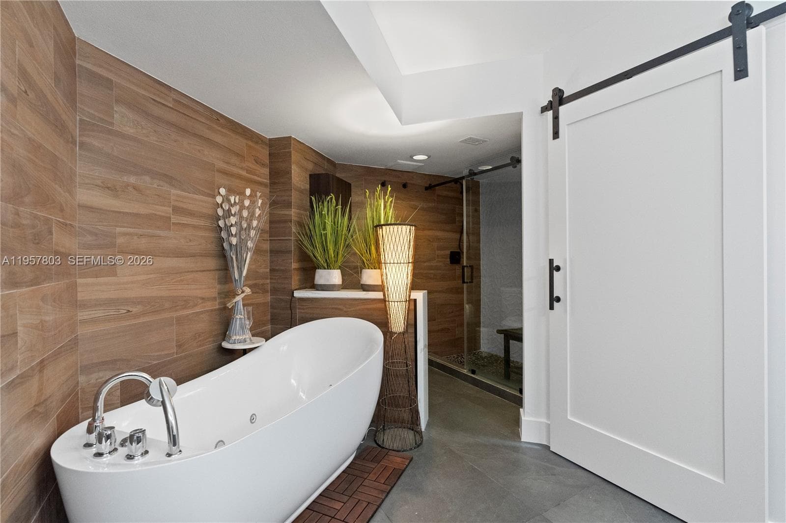 3600 Mystic Pointe Dr 306 photo 4