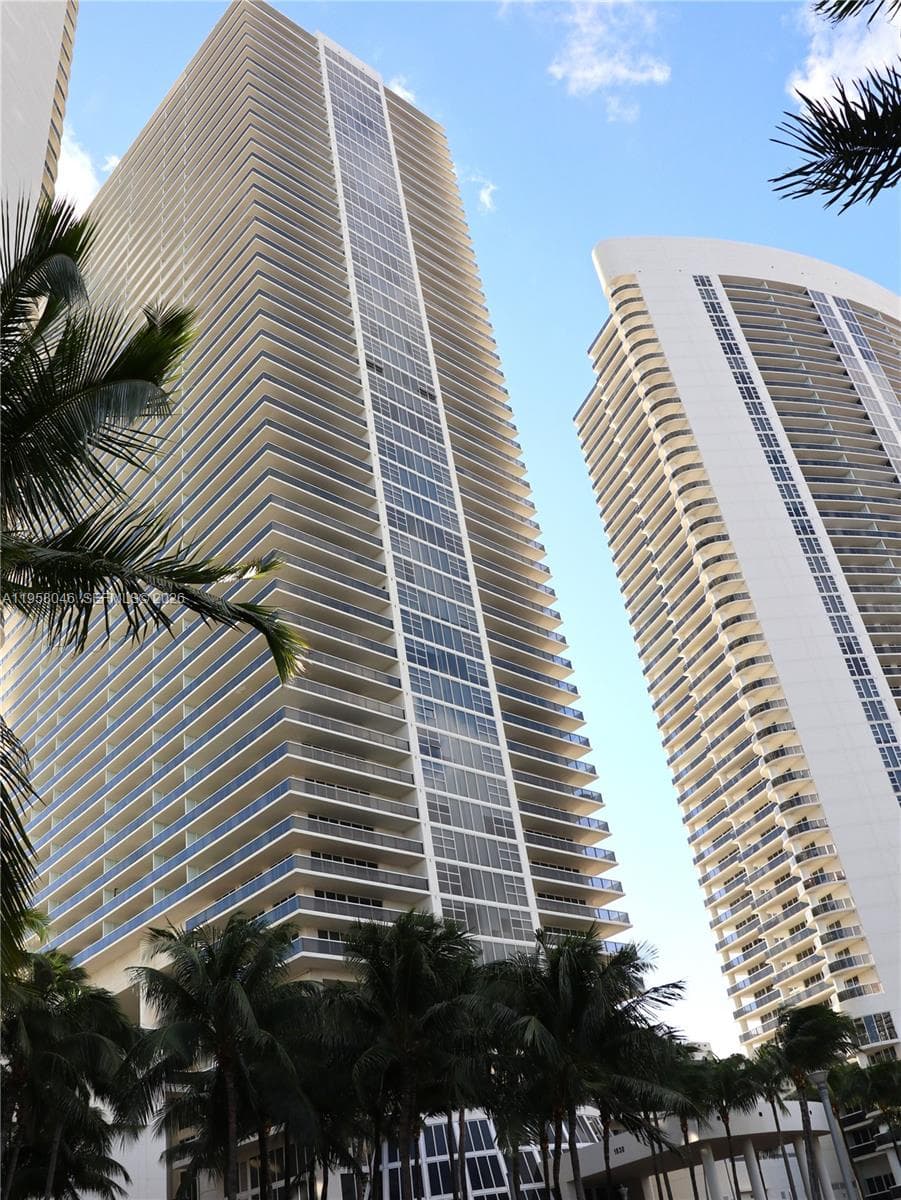 1830 Ocean Dr 3303 photo 25