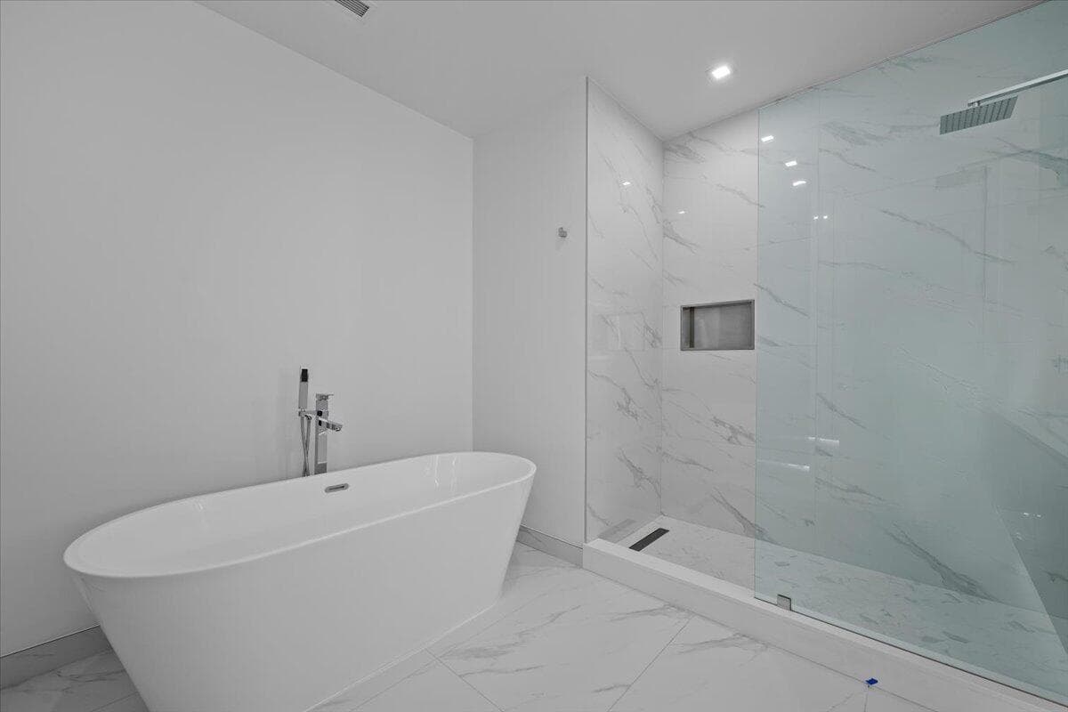220 Lake Shore Drive 804 photo 7