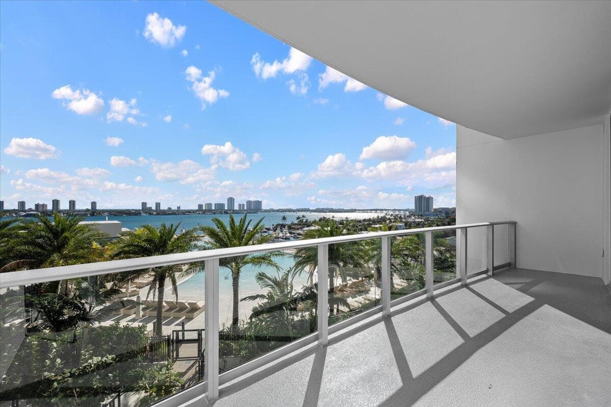 220 Lake Shore Drive 804 photo 3