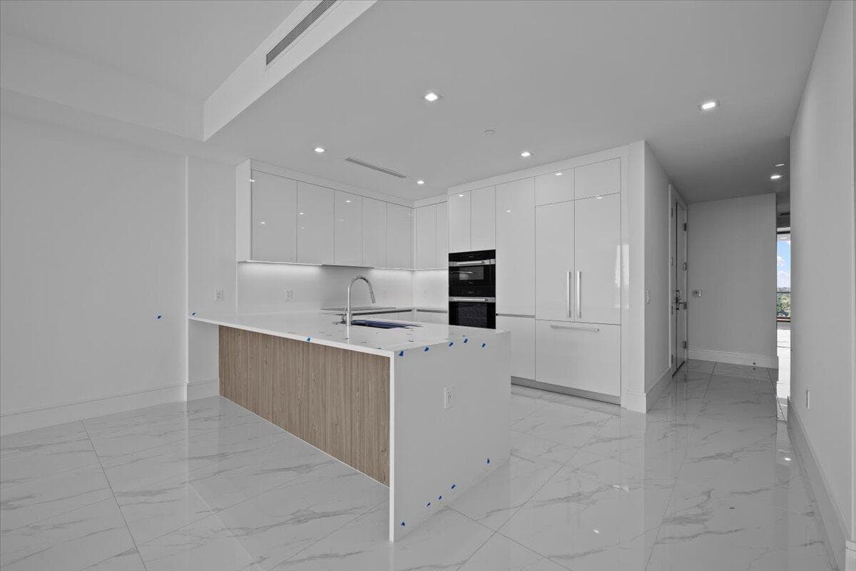 220 Lake Shore Drive 804 photo 4