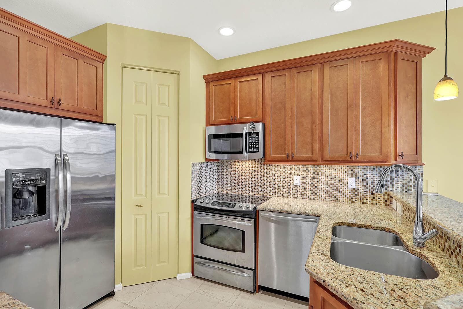 1002 Mariner Bay Boulevard 1002 photo 4