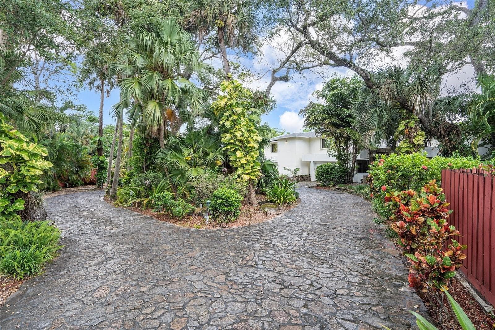 1240 SW 14th Avenue photo 2