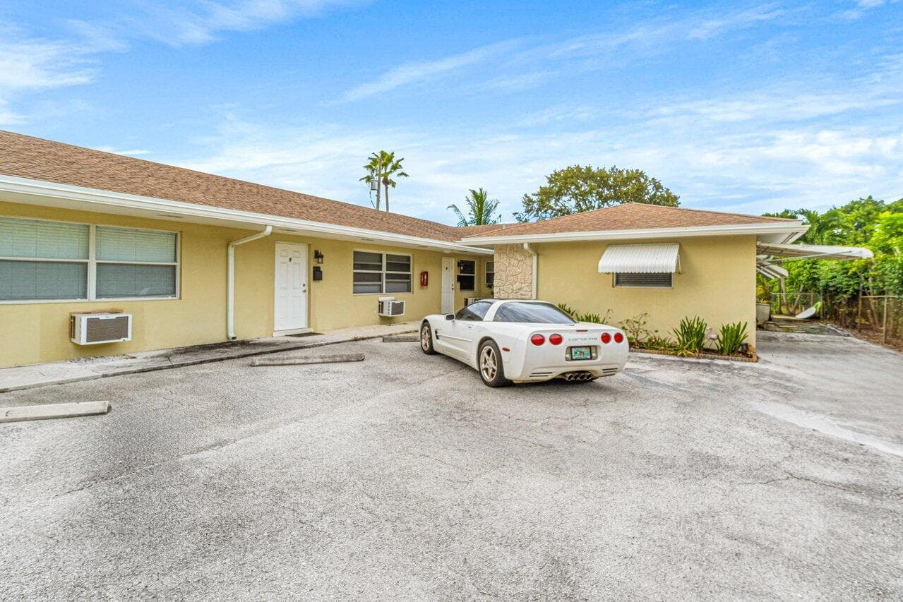 751 Hummingbird Way 6 photo 2