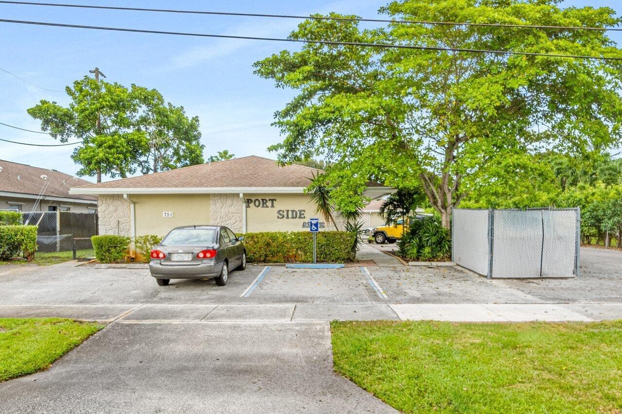 751 Hummingbird Way 6 photo 16