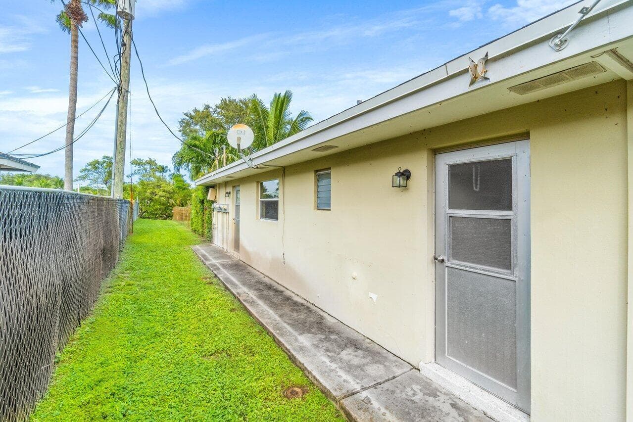 751 Hummingbird Way 6 photo 15