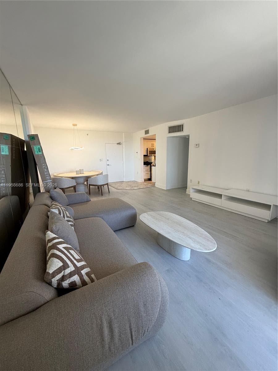 10275 Collins Ave 420 photo 2