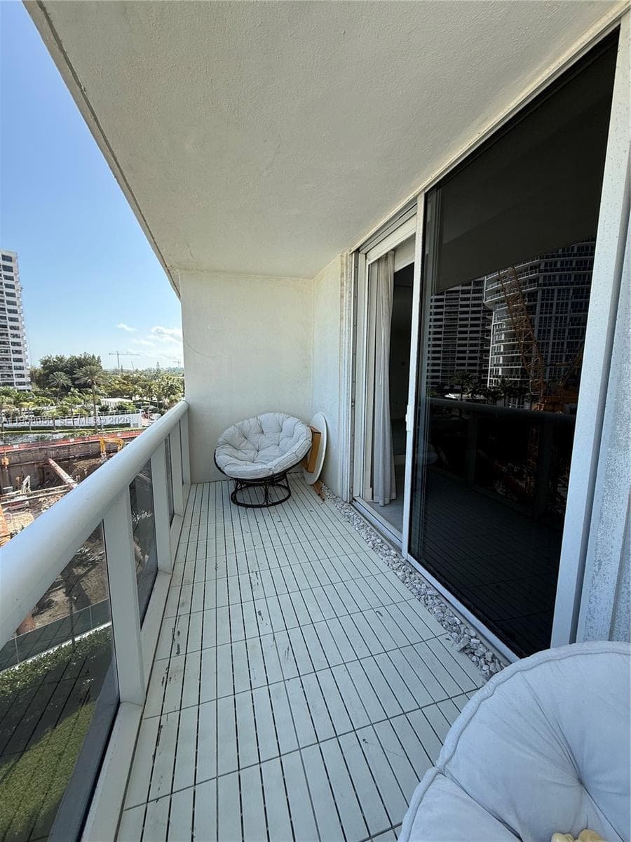 10275 Collins Ave 420 photo 16