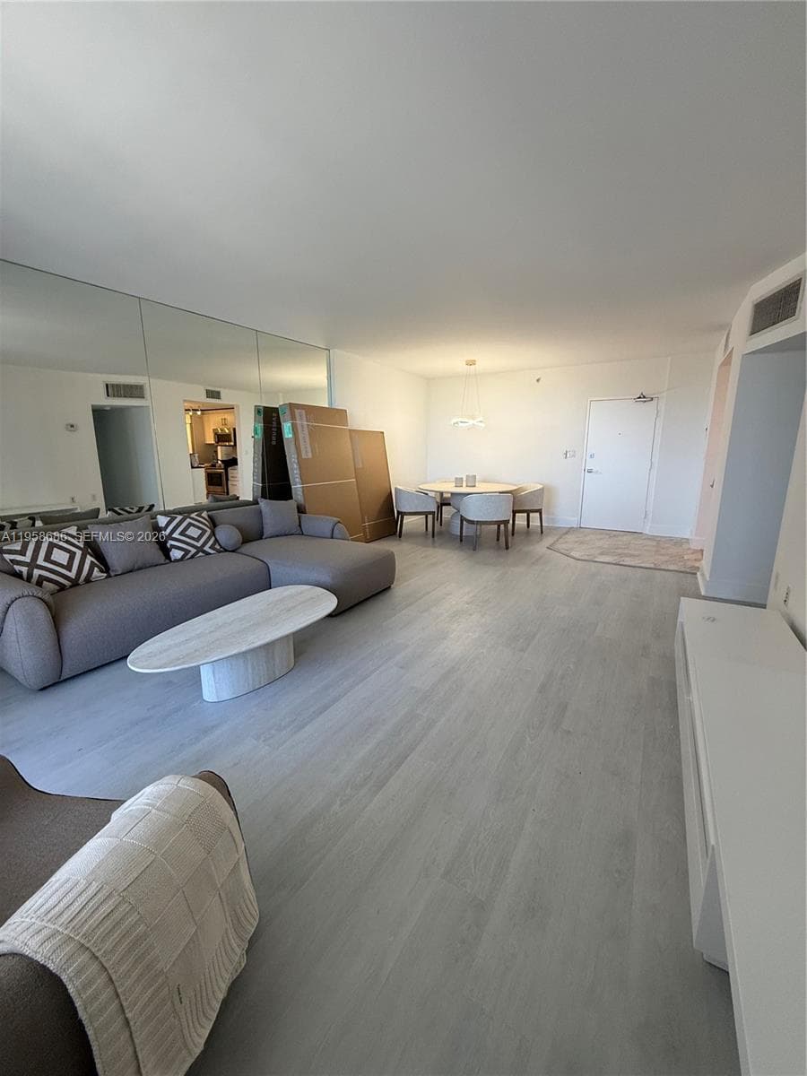 10275 Collins Ave 420 photo 3