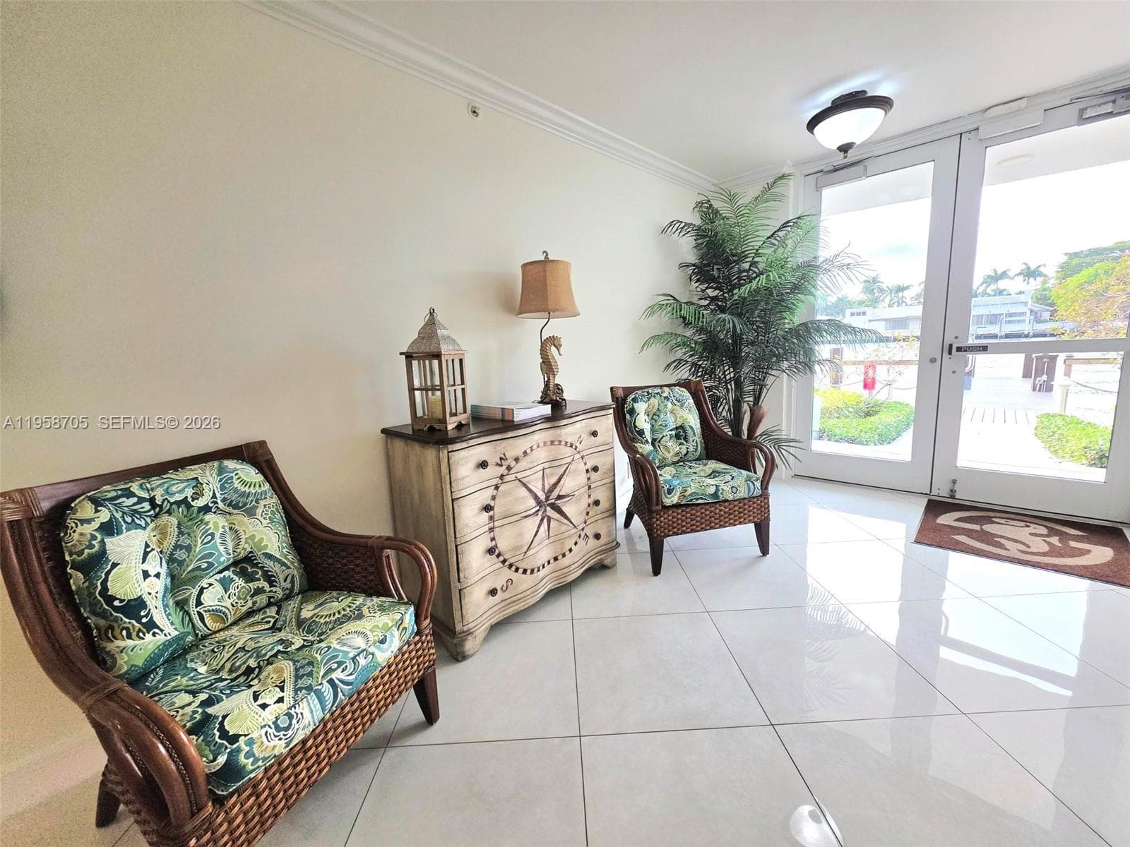 1027-D photo 19