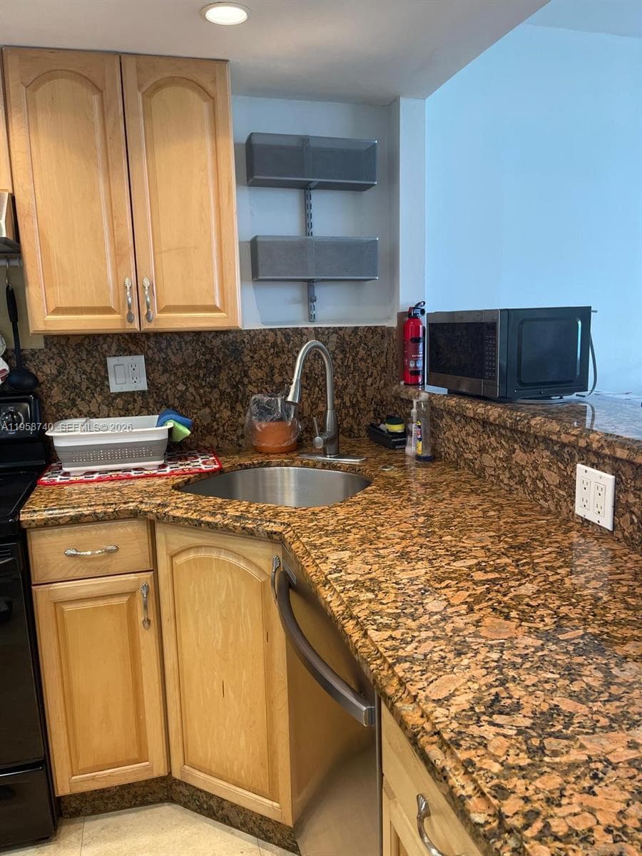 3180 Ocean Dr 1602 photo 23